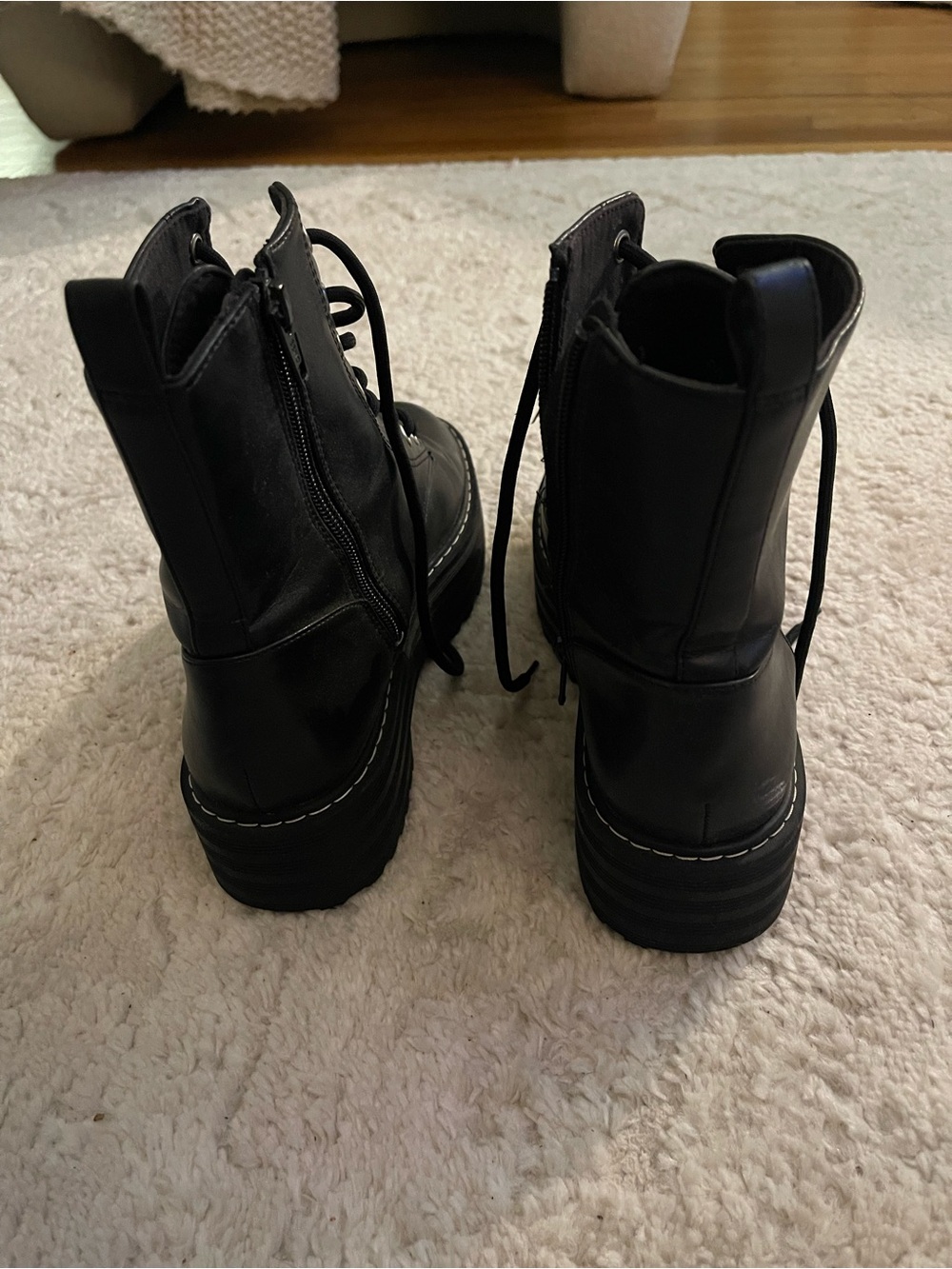 H&M Platform Boot - Picture 2 of 4